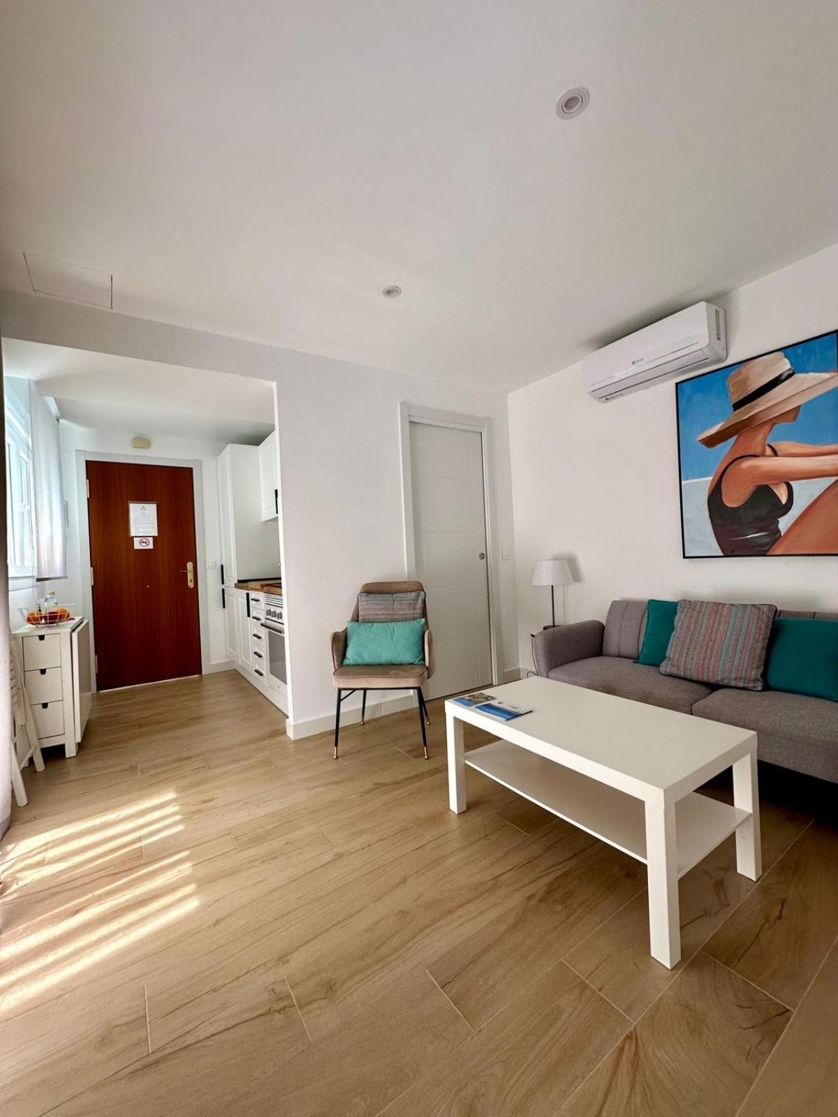 Apartamentos La Hormiga Deluxe Адра Екстер'єр фото
